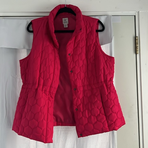 IZOD Quilted Puffer Vest - HOST PICK - XL Hot Pink Inside Waist Drawstring EUC - Picture 3 of 9